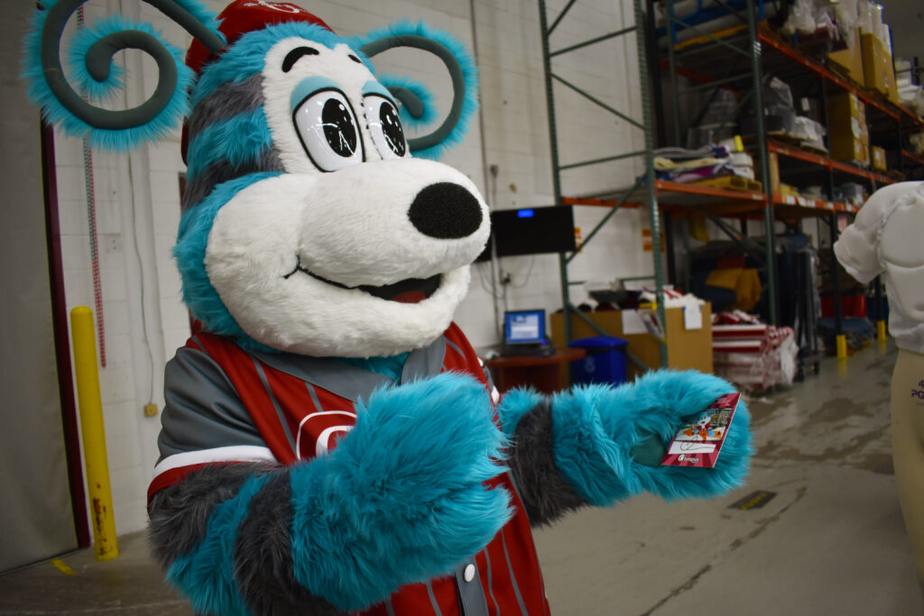 Ollie Olympus signing his own trading card